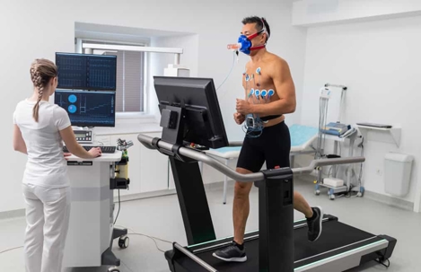 Man takes a cardiopulmonary exercise test in a medical facility